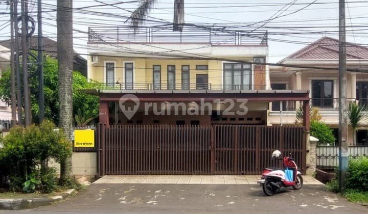 Rumah Strategis Pinggir Jalan Besar, Cocok untuk Hunian dan Usaha