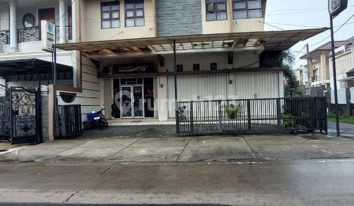 House and Commercial Space in Antapani Kidul Suitable for a Cafe