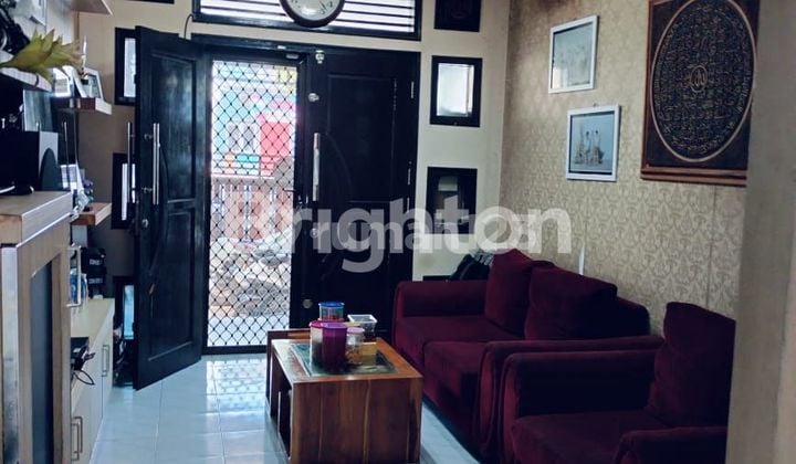 Hunian 2 Lantai Cantik dan Nyaman, Full Furnish