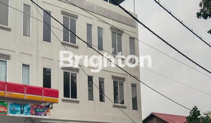 Ruko Cantik 4 Lantai & 2 Pintu di Lokasi Strategis