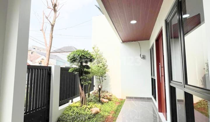 Dijual Rumah Mewah 2,5 Lantai di Graha Raya Bintaro Jaya