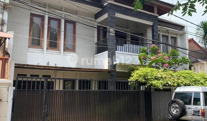 rumah di Tebet 2 lantai