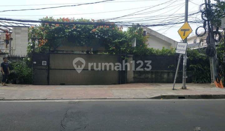 Rumah Asri Yang Luas Di Pulomas