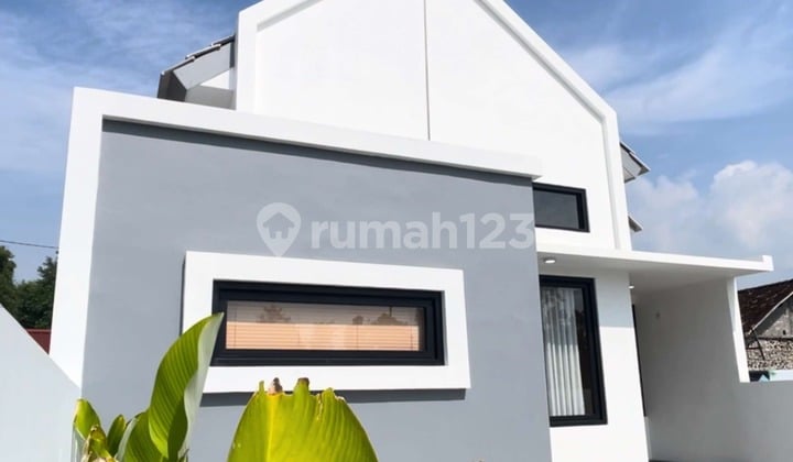 RUMAH SCANDINAVIAN MINIMALIS MODERN DI MAGUWOHARJO