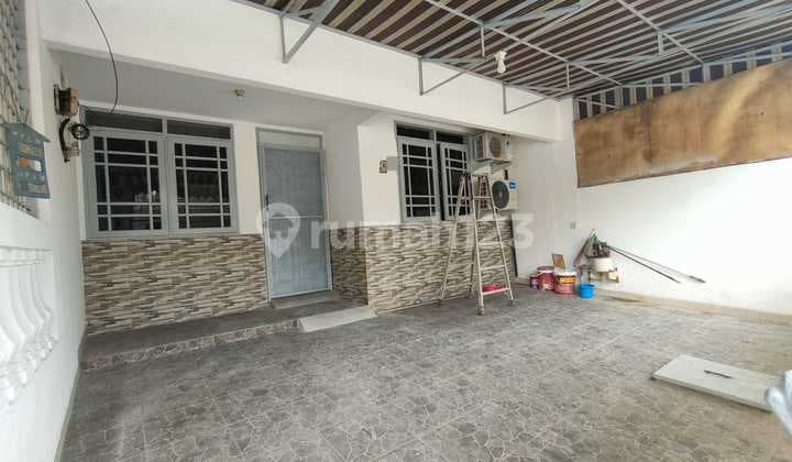 Rumah Nyaman 1,5 Lantai Strategis di Kembangan Jakarta Barat