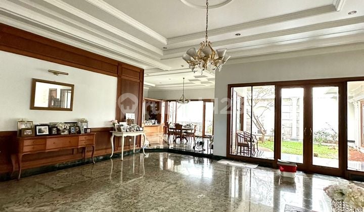Rumah Mewah Intercon Kebun Jeruk, 800 M2, 2 Lantai, 5 Kamar Tidur