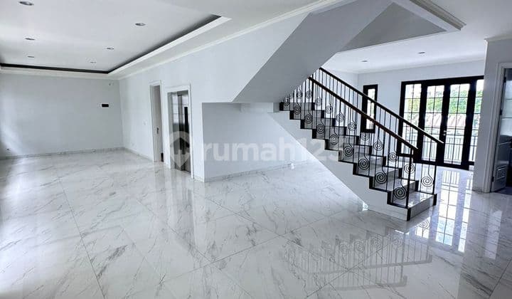 Rumah Alam Sutera Winona, 14x18, 3 Lantai, Bagus, Siap Huni