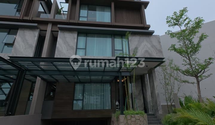 Luxury Home Citra Garden, West Jakarta. Lake View