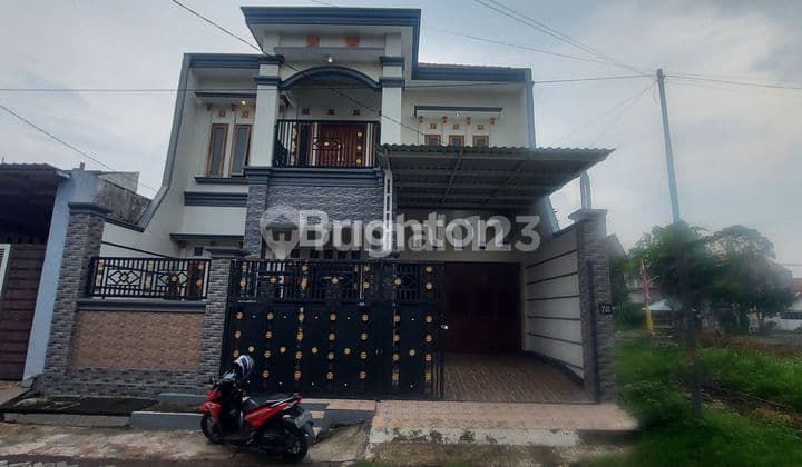 RUMAH MEWAH 2 LANTAI SIAP HUNI. BARU SELESAI DIBANGUN.