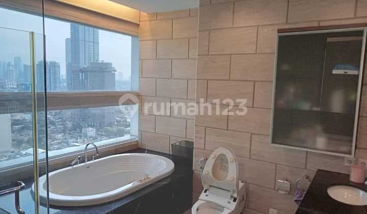 Apartemen Kempinski Residence 3 Kamar Tidur Semi Furnished Bagus 261m² Grand Indonesia