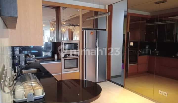 Apartemen Kempinski Residence 3 Kamar Tidur Semi Furnished Bagus 261m² Grand Indonesia