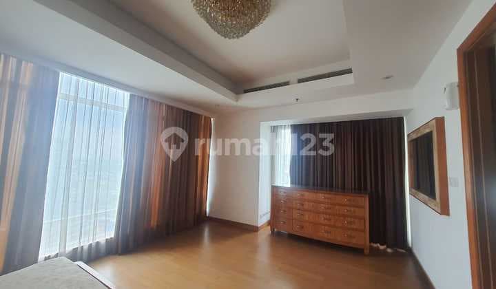 Apartemen Kempinski Residence 3 Kamar Tidur Semi Furnished Bagus 261m² Grand Indonesia