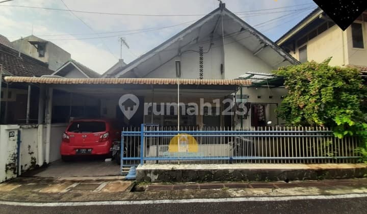 Rumah Tengah Kota Jalan Pleburan Semarang