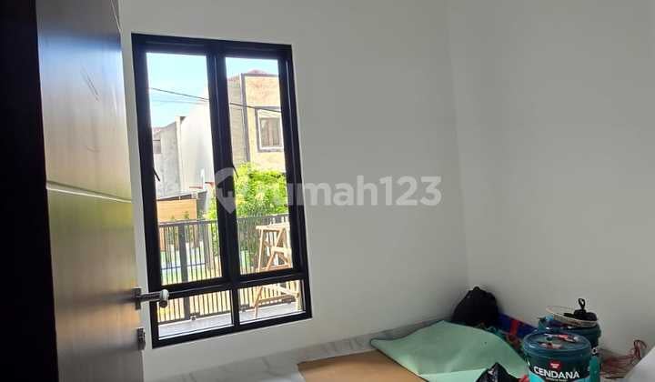 Rumah Brand New Taman Villa Meruya dengan Open Space Concept