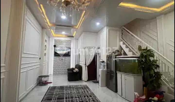 3 Bedroom House, Strategic Location Under 2 Million in Graha Raya Bintaro South Tangerang, Cluster System with One Gate.