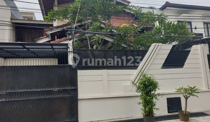 Rumah Lokasi Strategis 5 Menit Toll Pondok Indah dan MRT di Lebak Lestari, Lebak Bulus