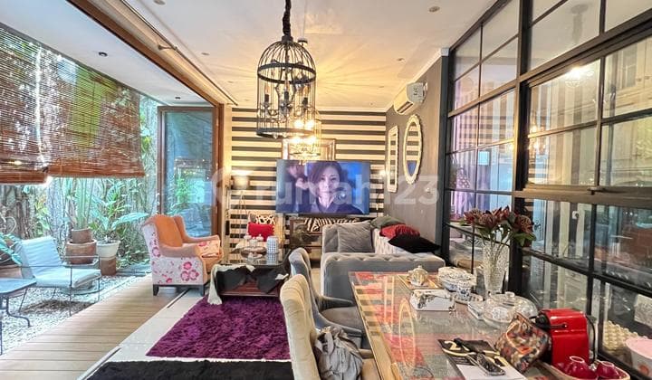 Rumah Modern 2 lantai di Discovery Bintaro Sektor 9, tangerang Selatan