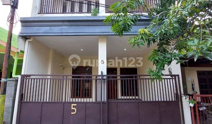 Cheap Semi-Furnished House for Rent in Wiyung, Surabaya