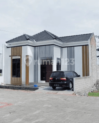 Strategic House in Kediri, Near Schools & Hospital, Price 435 Million