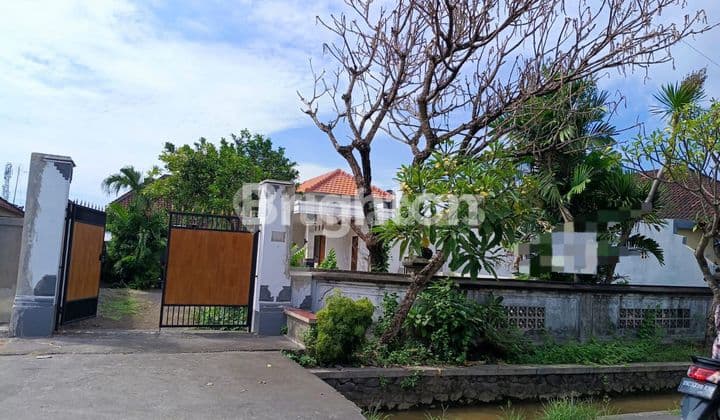 FREEHOLD LAND WITH BUILDING