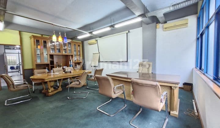 For Rent, 3.5-Story Shophouse Suitable for Office in Mitra Sunter