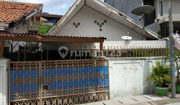 Jual Cepat, Rumah Luas 3Lantai Siap Huni Di Kartini, Nego