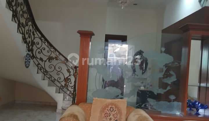 Disewakan, Rumah Rapih 3Lantai Siap Huni Di Kartini