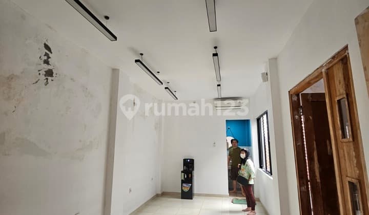 Price Drop, Quick Sale 3-Story House Suitable for Business in Tambora, Negotiable