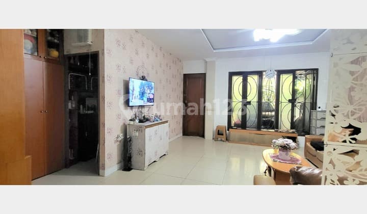 Jual Cepat, Rumah Rapih Semi Furnish Bebas Banjir di Permata Taman Palem