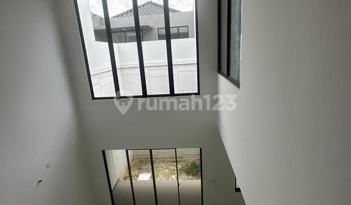 Disewakan, Rumah Brand New Minimalis Hoek di Pik 2, Nego