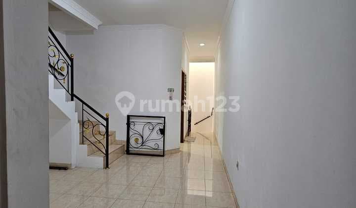 Jual Cepat, Rumah Rapih 3Lantai Siap Huni Di Jelambar, Nego