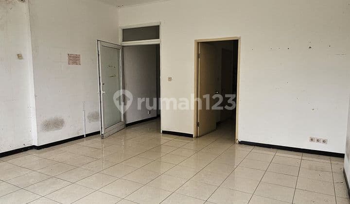 For Rent, Tidy Shop House Ready to Use on Mediterania Boulevard, Negotiable.