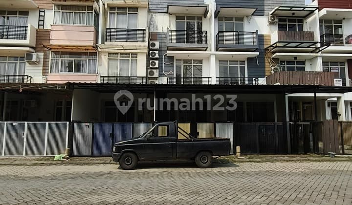 Minimalist House for Small Families, Easy Access Close to Schools and Places of Worship