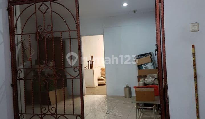 Rumah Di Wilayah Latumenten, Berdekatan Dengan Season City Mall Dan Akses Mudah di Jembatan Dua