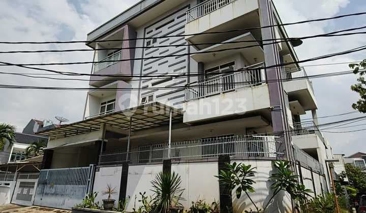 Old House in Muara Karang, Fronting Park, Easy Access and Wide Roads