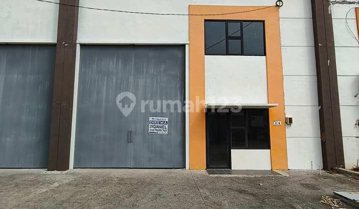 Gudang Baru Di Pergudangan Angkasa, Akses Kontainer, Gudang Siap Pakai