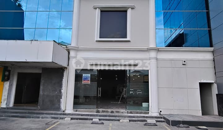 Mini Gedung Disewakan di Pluit dengan Parkiran yang Luas dan Siap Pakai