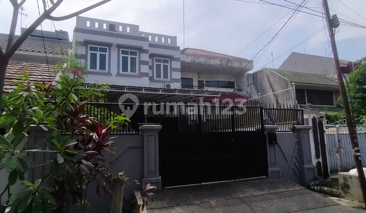 Rumah Tomang, Kondisi Rapi Dan Siap Huni, Berdekatan Dengan Mall Citraland, Taman Anggrek Dan Central Park