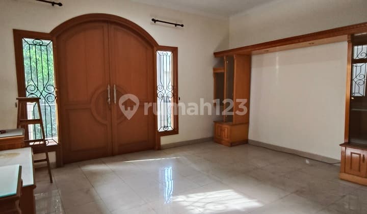 Rumah Lama di Wilayah Pantai Indah Kapuk, Masih bisa Dihuni, Akses Mudah Berdekatan dengan Sekolah International dan Akses Jalan Tol