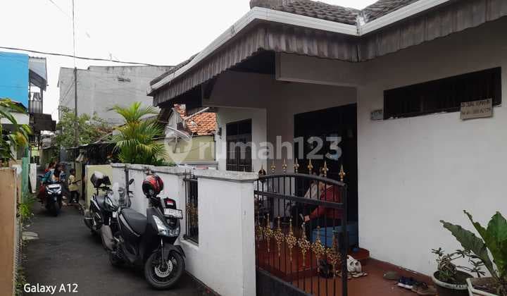 Rumah Minimalis di Petukangan Utara