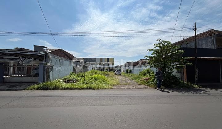 Strategic Permeable Land on Bumiayu Road Near Gadang Market