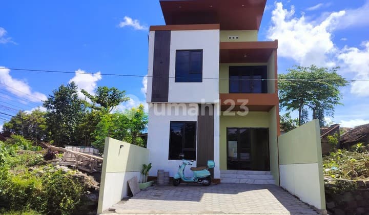 Rumah Baru Siap Huni Lokasi Dekat Kampus Widya Mataram Gamping Sleman.