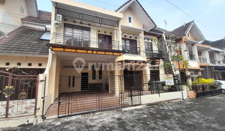 Rumah 2 Lantai Lokasi dalam Perumahan di Mlati Sleman.