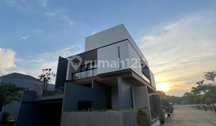 Rumah Baru Mewah Baru Lokasi Stategis di Pekalongan SHM