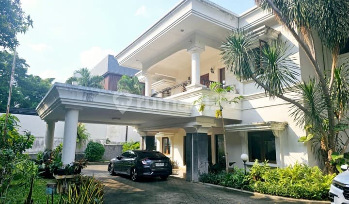 Luxury House for Sale on Sriwijaya Street, Senopati
