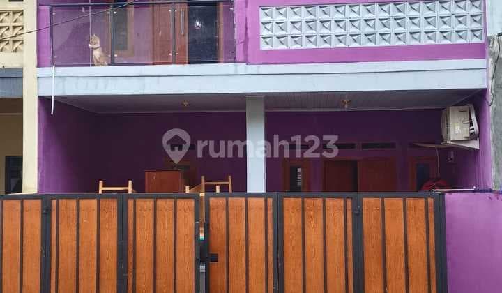 Rumah 2 Lantai Bergaya Minimalist Modern Berada di Tajur Halang