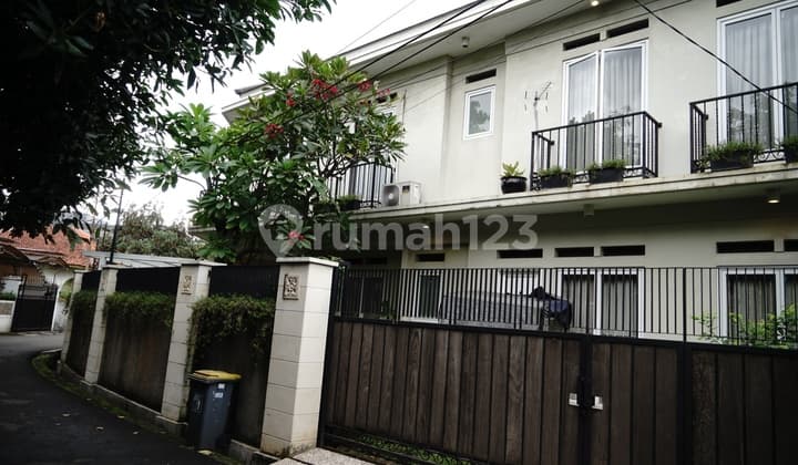 Dijual Rumah Mewah 2Lt Harga Bersahabat Strategis Jakarta Selatan