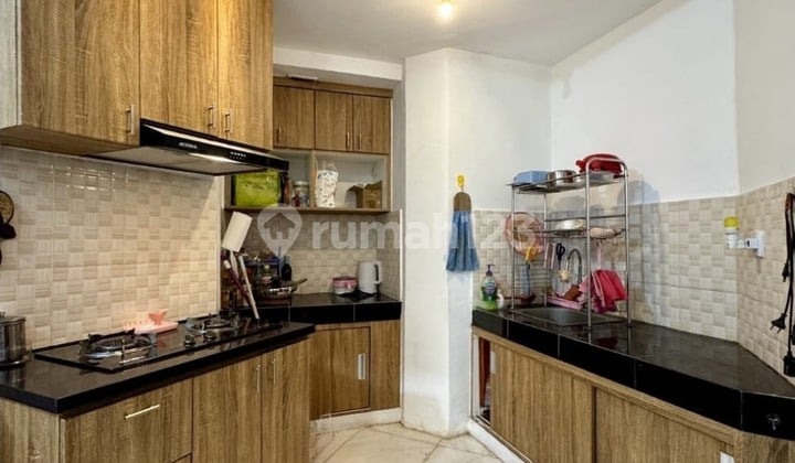 Dijual Apartemen 3 Br Mediterania Gajah Mada Furnished