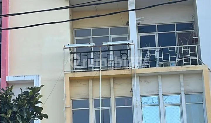 Dijual/Disewa Ruko 3.5 Lantai di Taman Surya 5 (Dekat Pasar Llaris), Kalideres, Jakarta Barat.