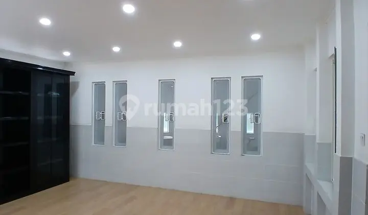 Dijual Rumah Hoek Taman Semanan Indah, Jakarta Barat